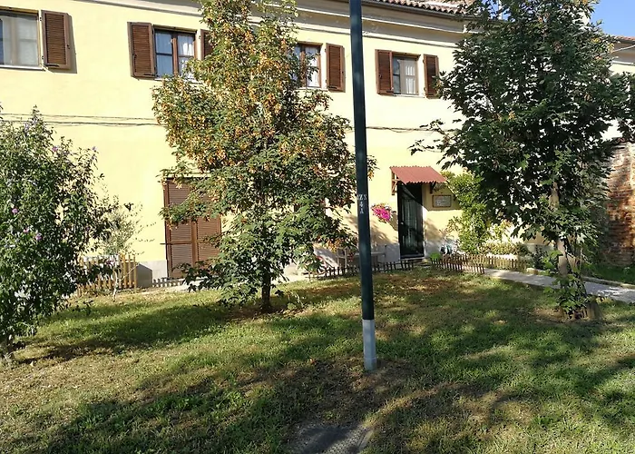 Cascina Barolo 3*